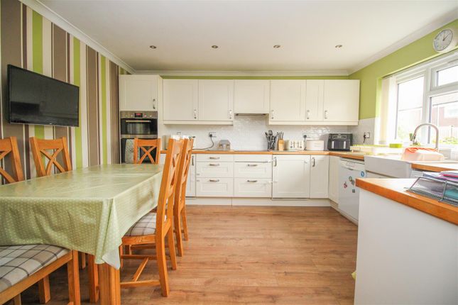 67, Seymours, Harlow photo 2
