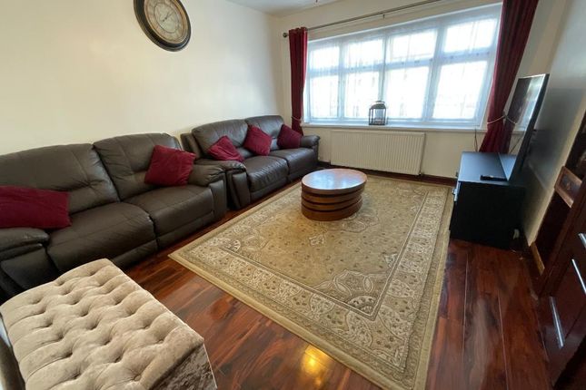 254 Elm Park Avenue, Elm Park, Hornchurch photo 2