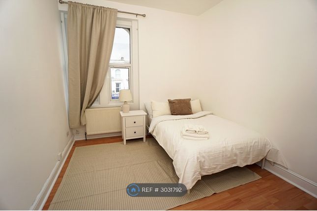 Flat, Seven Sisters Road, London photo 3