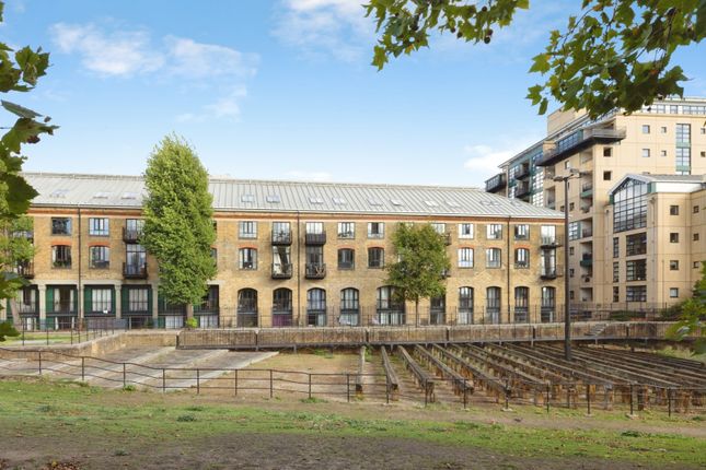 Flat 35, Slipway House, 2, Burrells Wharf Square, London photo 2