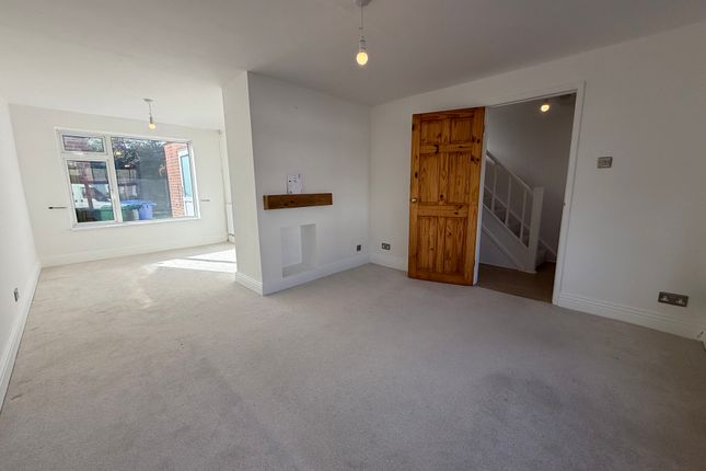 36, Willow Way, Aldershot photo 5
