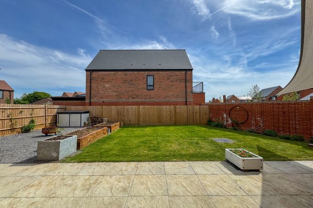 16, Hornbeam Way, Surrey photo 4