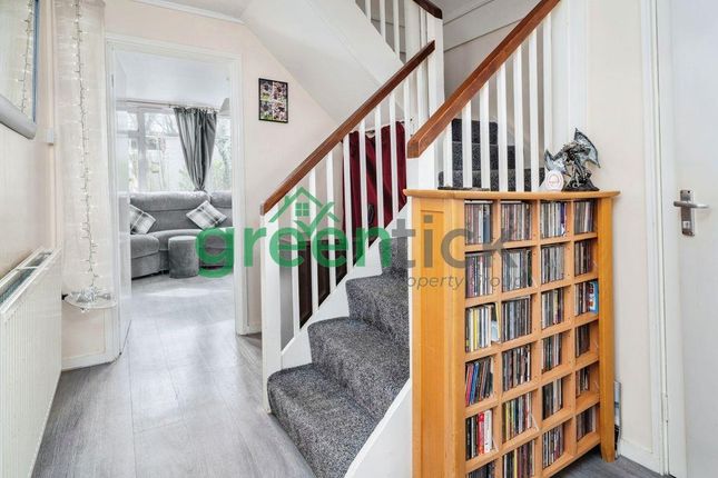 49, Lower Meadow, Harlow photo 2