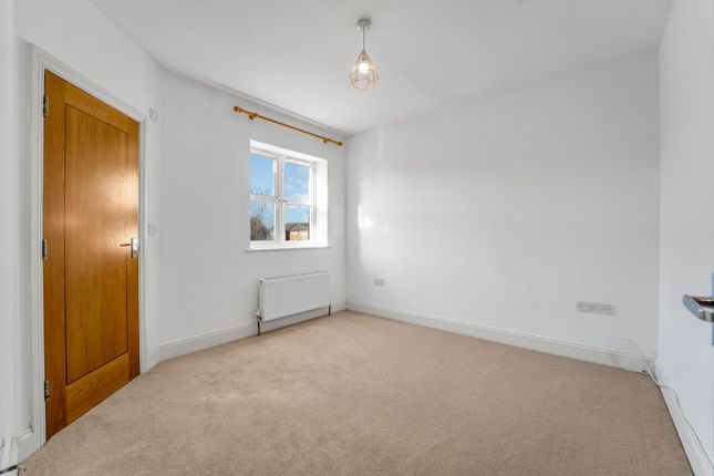 Flat 11, 26-30 Napier Road, Surrey photo 3