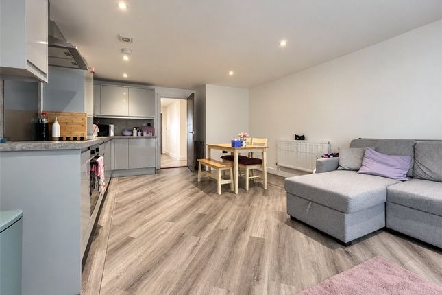 Flat 14, Station View, 8, New Lane, Hampshire photo 4