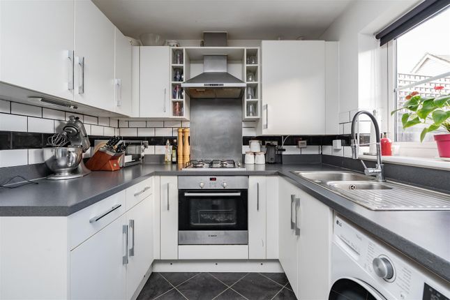 21, Choir Close, Wainscott photo 3