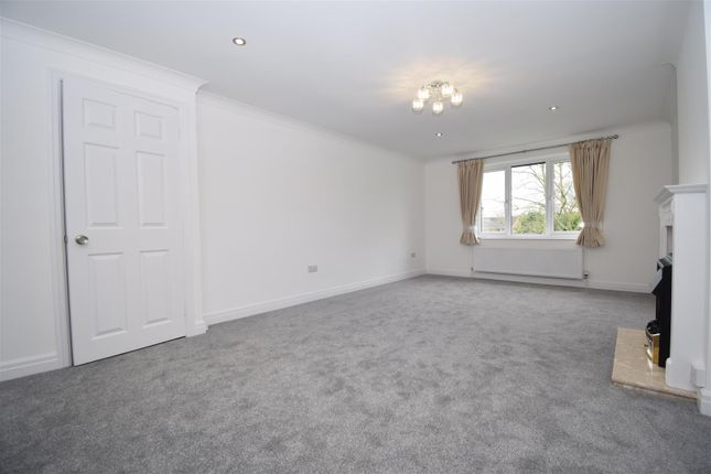 Flat to rent in Sandal Hall Close, Wakefield