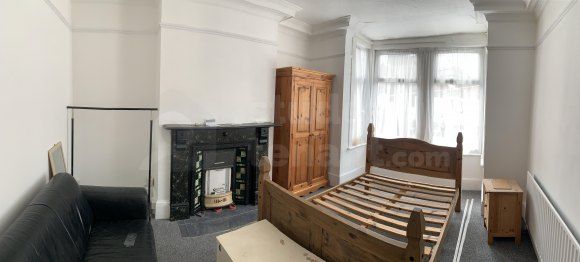 Thumbnail Shared accommodation to rent in Victoria Road, Chatham, Medway