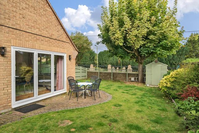 Detached bungalow to rent in Woodstock, Oxfordshire