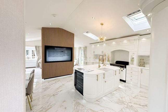 11 Nightingale Rise, Weybridge Park Estate, Addlestone photo 3