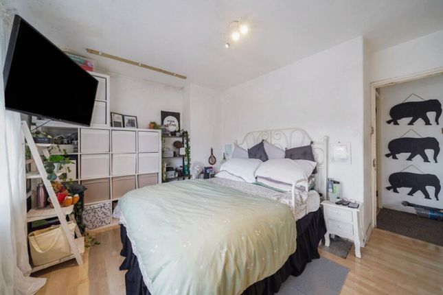 6 Gaskarth Road, Edgware photo 4