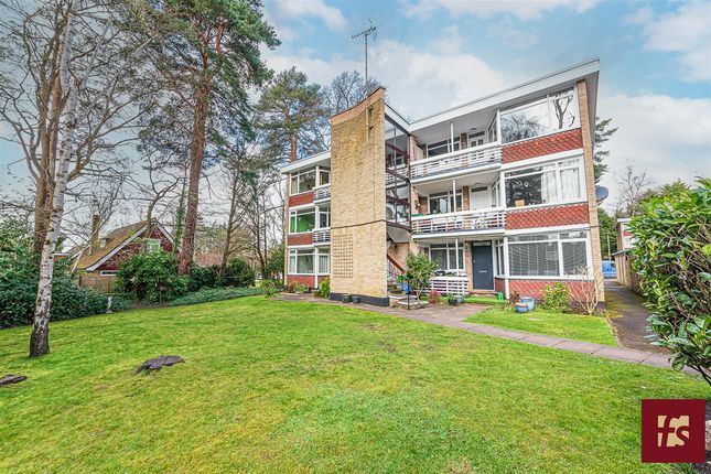 Flat for sale in Wulwyn Court, Linkway, Edgcumbe Park, Crowthorne