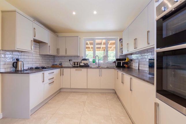 7, Nelson Close, Langley photo 3