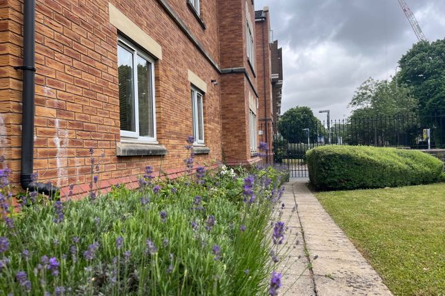 2-bed flat on 10, Clos Dewi Sant, Cardiff, £180,000