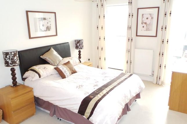56, Holman Court, Ipswich photo 5