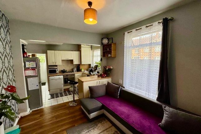 49,Flat 1, Cecil Road, Hounslow photo 2