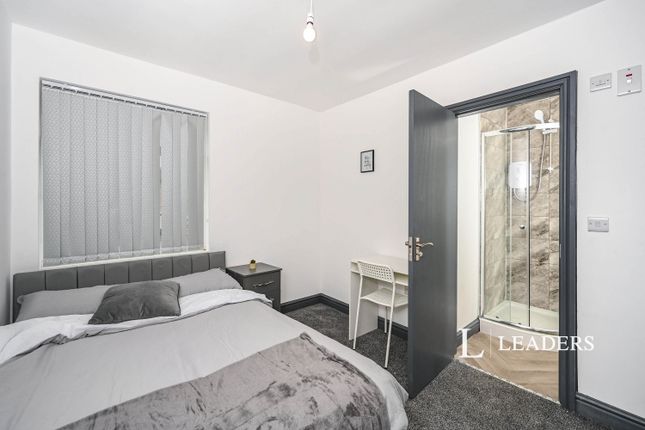 Room 6, 26, Medway Walk, Wigan photo 3