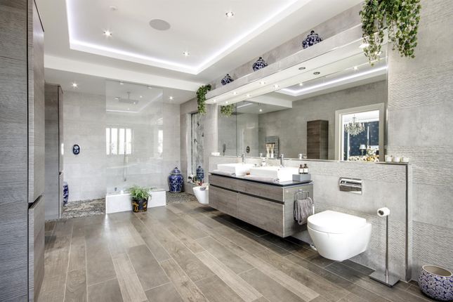 Luxury Ensuite Bath/Shower Room