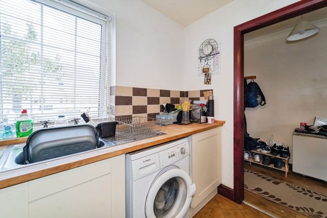 15, Cadogan Close, Haverfordwest photo 4