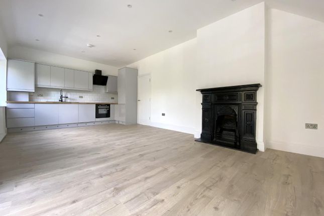 Flat 6, 70, Cricket Green, Mitcham photo 2