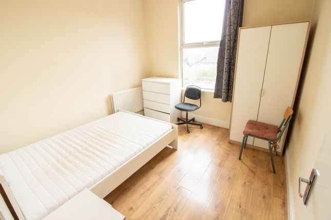 Room to rent in Stoke Newington High Street, Hackney