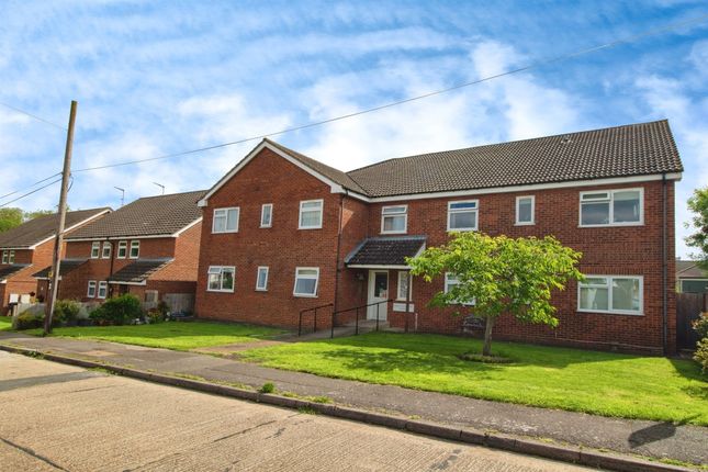 Thumbnail Flat for sale in The Walk, Hullbridge, Hockley