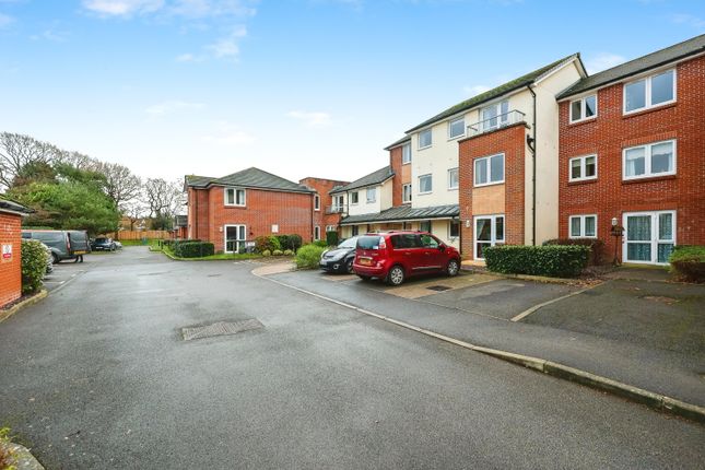 Flat for sale in London Road, Cowplain, Waterlooville, Hampshire