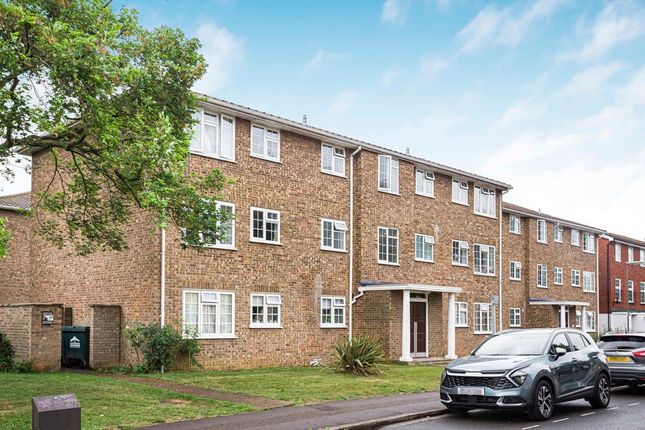 2-bed flat on 46, Waters Drive, Surrey, £280,000