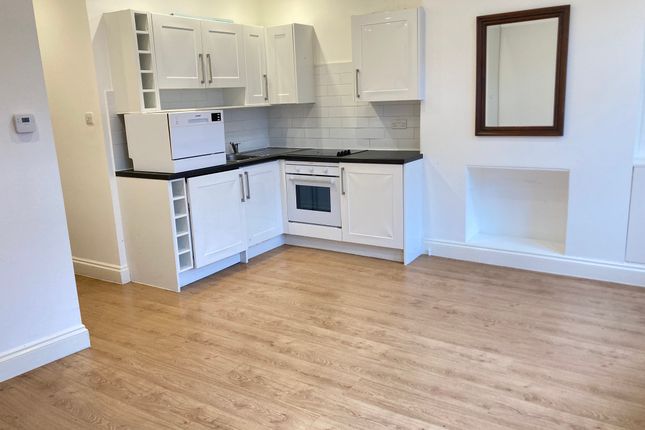Thumbnail Studio to rent in Very Near Chiswick High Road Area, Chiswick Turnham Green Area