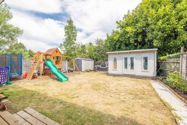 21, Fairfield Avenue, Datchet photo 4
