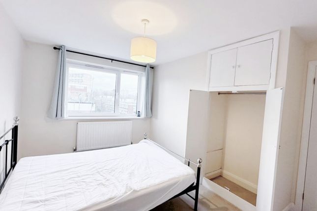 Thumbnail Shared accommodation to rent in Clarence Lane, London