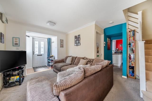 16, Dovecote Road, Reading photo 4
