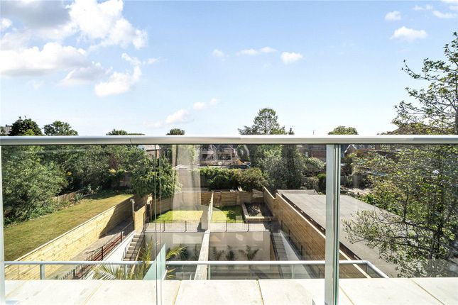 Flat 8, 50, Creswick Road, London photo 3