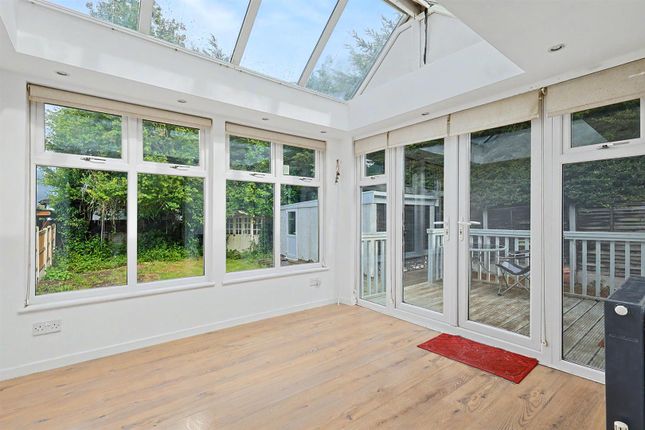 174, Ferry Road, Hullbridge photo 4