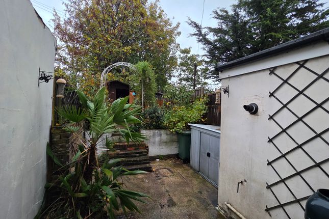 115B, Gravesend photo 5