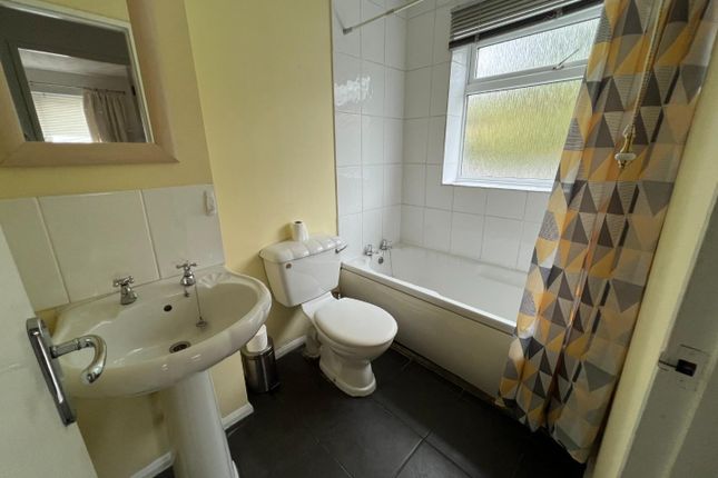 16, Kimbolton Close, Swindon photo 5