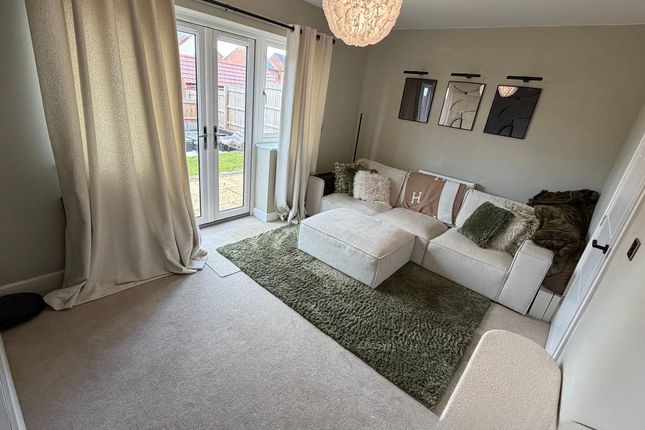 14, Burdock Drive, Lutterworth photo 3