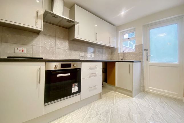 Thumbnail Terraced house to rent in Hendon Road, London
