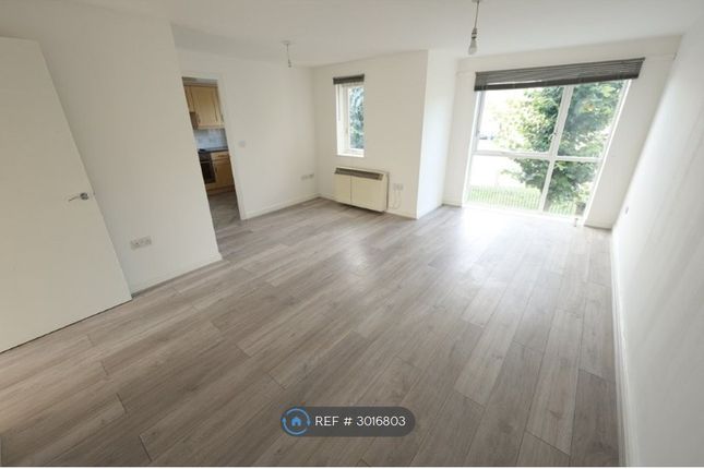 Flat, Kingfisher Heights Hogg Lane, Grays photo 2