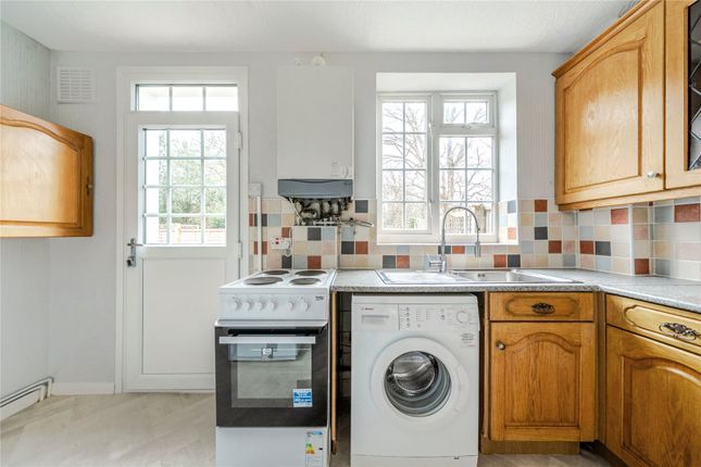 3, Gloucester Close, Thames Ditton photo 3
