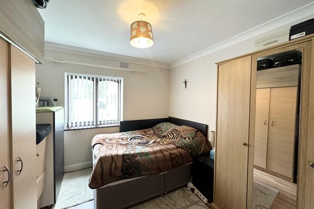 Thumbnail Flat to rent in Greenford Avenue, London