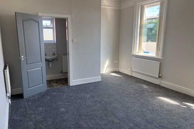 Flat 1, 99, Flixton Road, Manchester photo 3