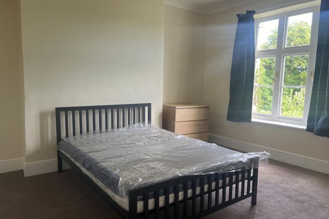 Room 5, 28, Courtenay Park, Newton Abbot photo 4