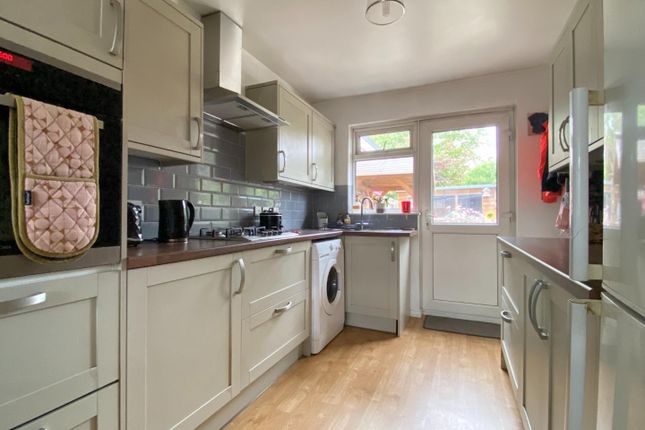 12, Holme Close, Oakington, Cambridge photo 2