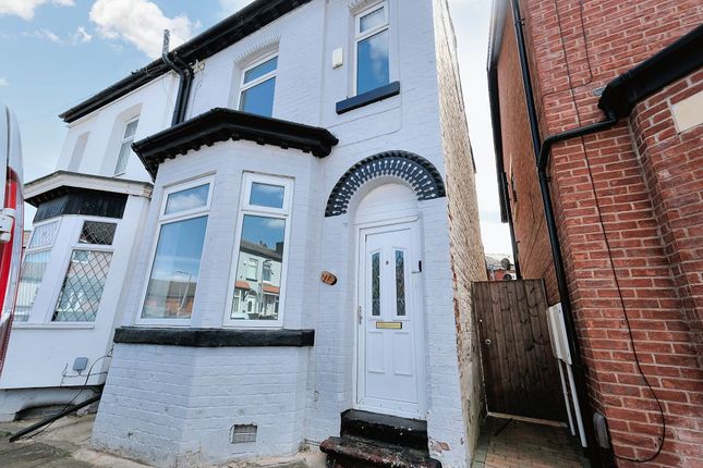 11 Shakespeare Crescent, Manchester photo 3