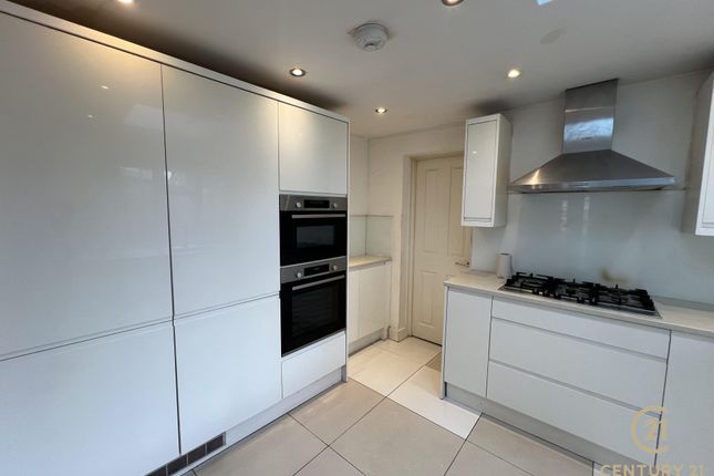Lichfield Road, HOUNSLOW photo 5