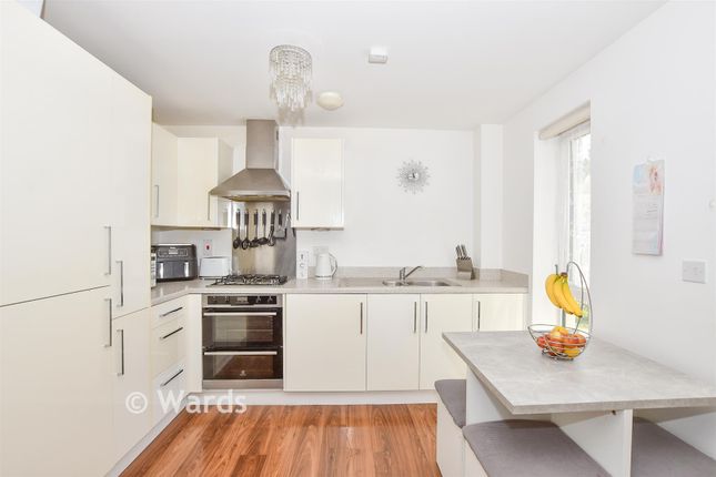 12, Wills Crescent, West Malling photo 3