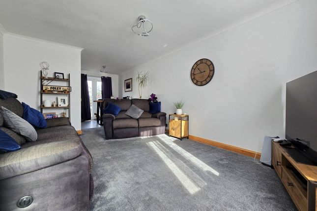 4, Castle Rise, Saltash photo 2