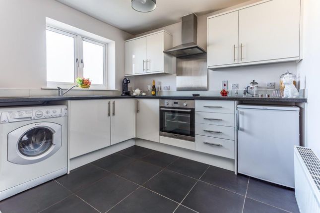 10 Martlet Court, Coulsdon Road, Caterham photo 3