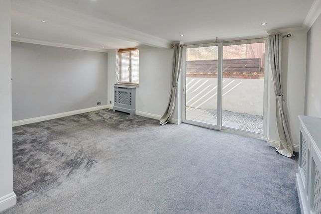 14, Longwick, Basildon photo 4